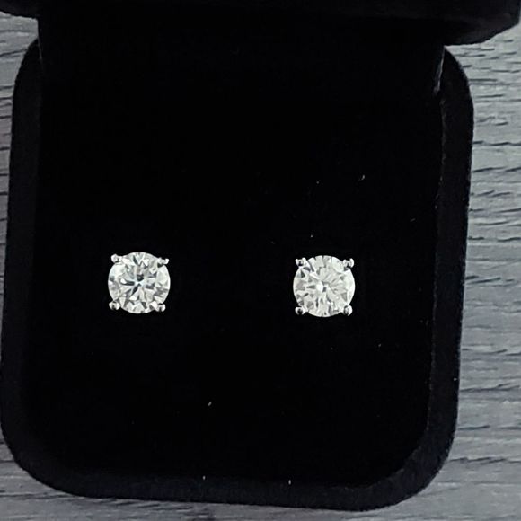 1 Carat Moissanite 925 Silver Sterling Stud Earrings - Picture 1 of 15